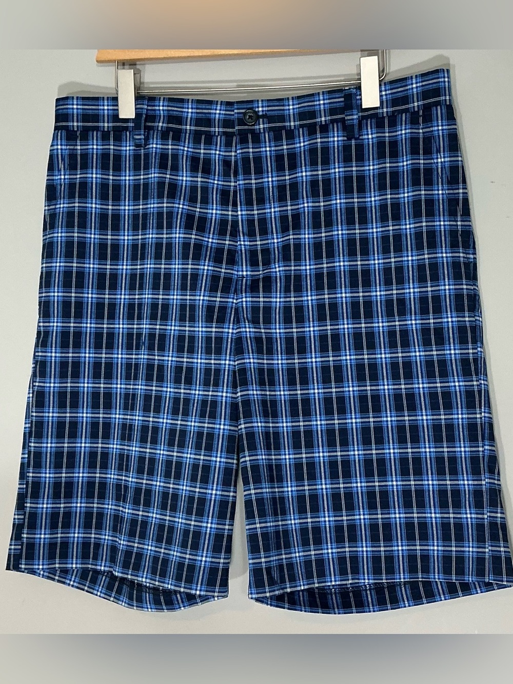 IZOD Golf Plaid Performance Shorts Blue Black Men’s Size 34 EUC